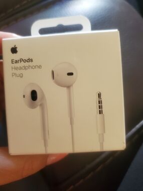 Apple White EarPods with 3.5mm Plug
